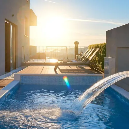 וילה Luxury One In With Heated Pool *