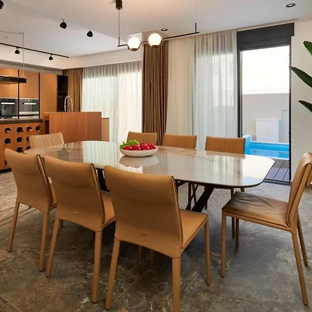 ヴィラ Luxury One In With Heated Pool