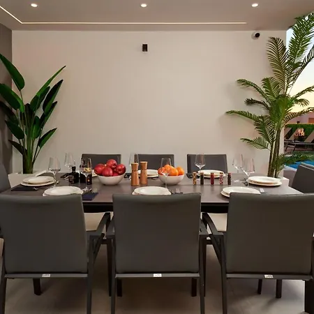 Luxury One In With Heated Pool וילה ספליט