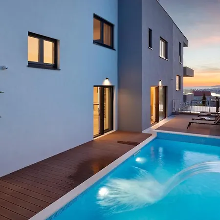 ヴィラ Luxury One In With Heated Pool