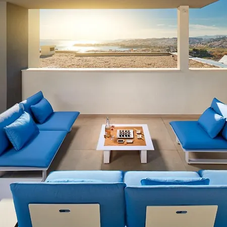 Luxury One In With Heated Pool וילה