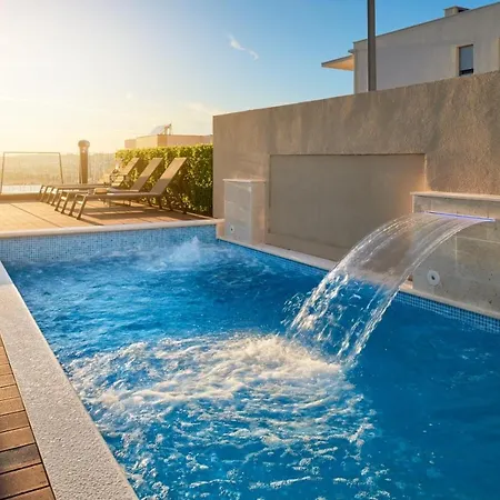 Luxury One In With Heated Pool ヴィラ